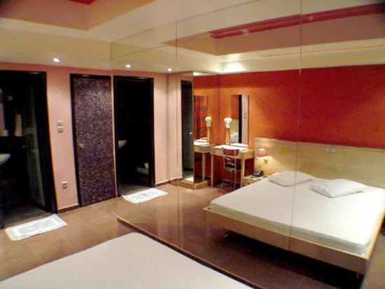 Hotel Niki Пірей Екстер'єр фото