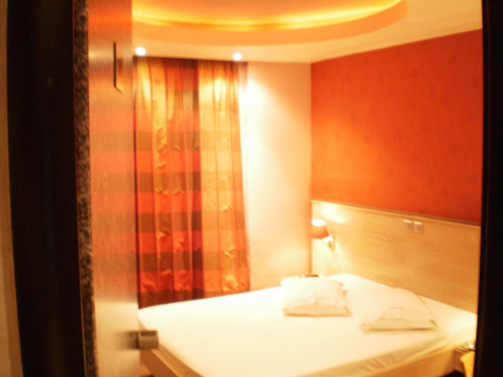 Hotel Niki Пірей Екстер'єр фото